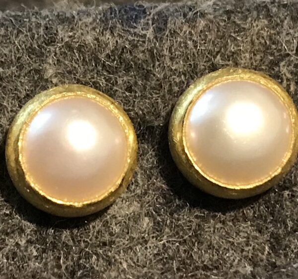 Pearl Post Earrings | Petra Class