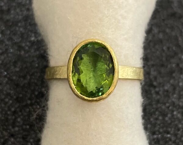 Green Tourmaline Oval Ring | Petra Class