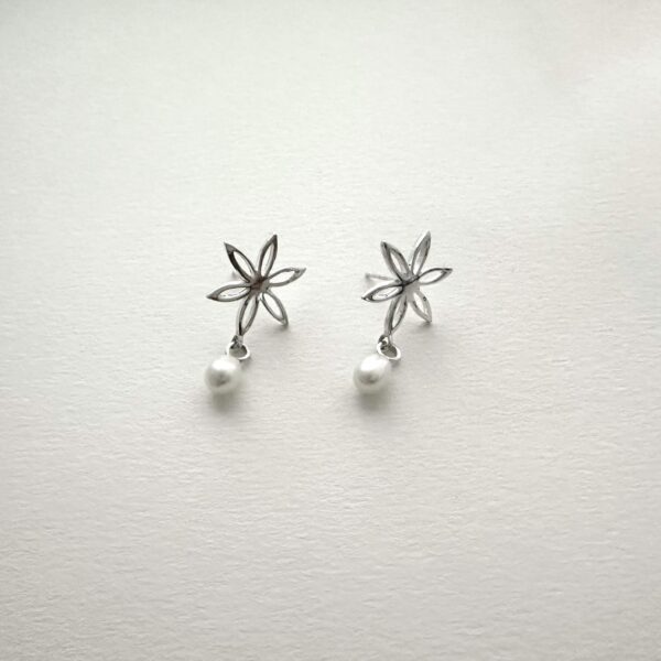 Silver Little Fleur Earrings w/Pearls | Kara Hetz
